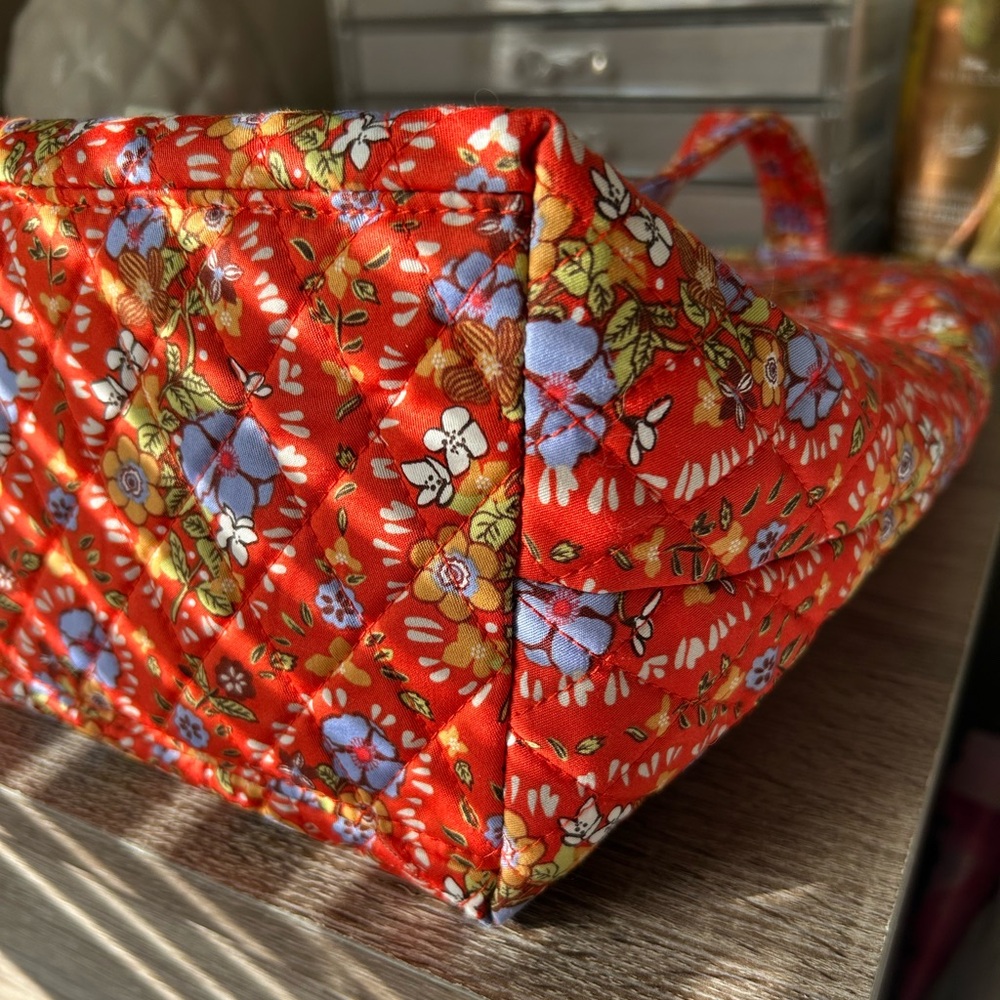 Vera Bradley Tote - Picture 8 of 9